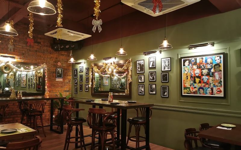 Deus Bistro & Bar — Bar & restaurant in Luyang