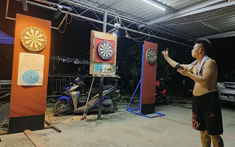 INUT² DART CLUB — Pool and darts bar in Putatan