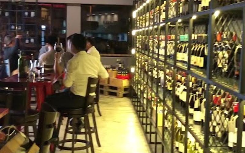 Bottle Haus — Cocktail or wine bar in Luyang