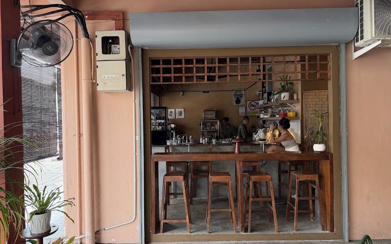 Cheeky Mandak — Bar & restaurant in Luyang