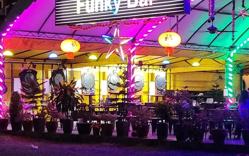 Funky Bar — Bar & restaurant in Putatan