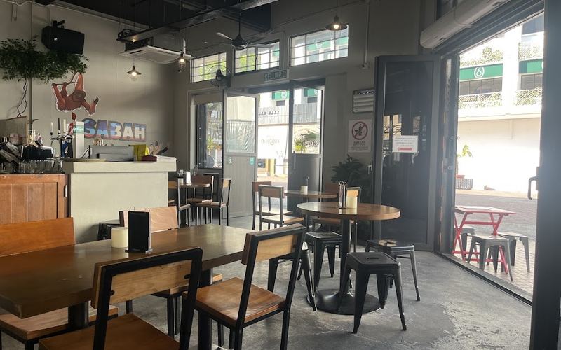 MOGINUM Restobar — Bar & restaurant in Gaya Street