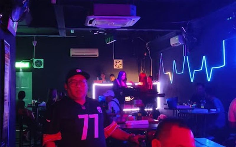 888 Bar & Cafe — KTV in Penampang / Donggongon