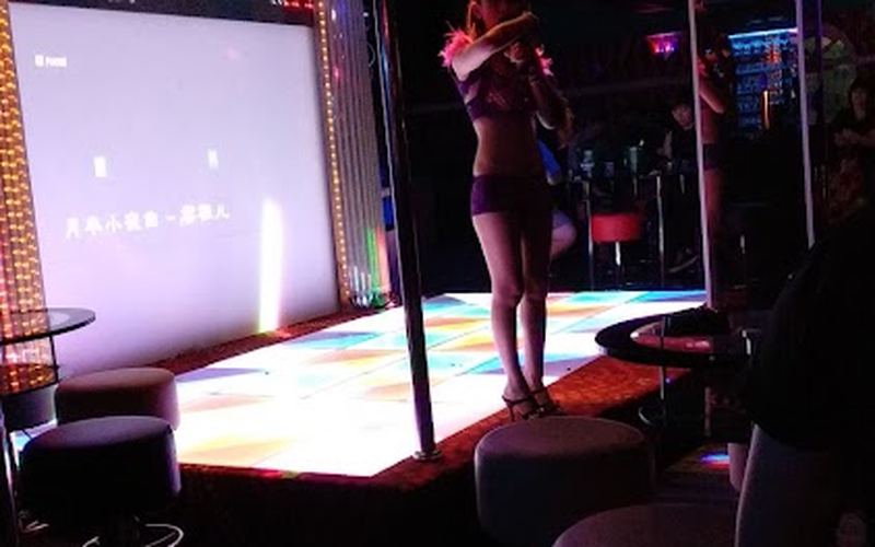 Hot Valley Karaoke Lounge — KTV in Luyang