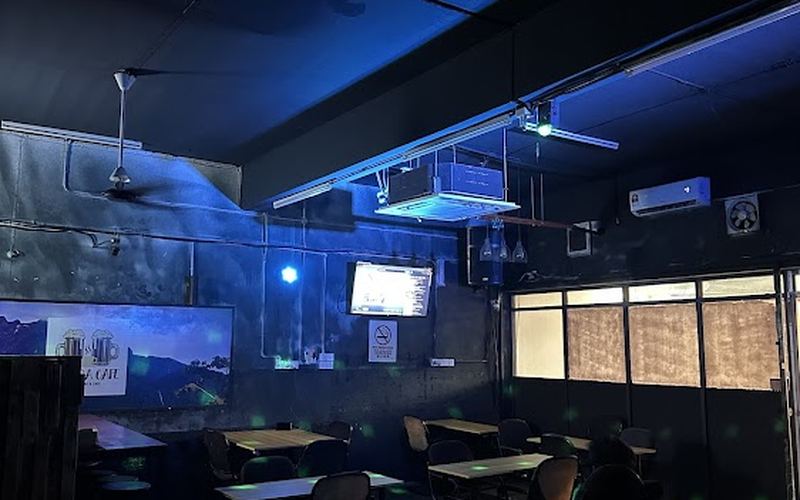 WANDA CAFE — Bar in Tanjung Aru