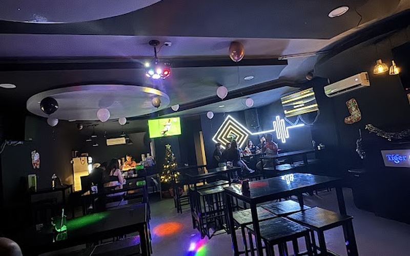 Tutuvan Cafe — Bar in Luyang