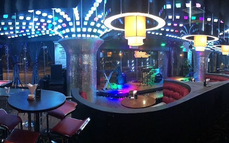 Sparks Fun Pub@Ming Garden Hotel & Residences — Pub in Imago / Sutera
