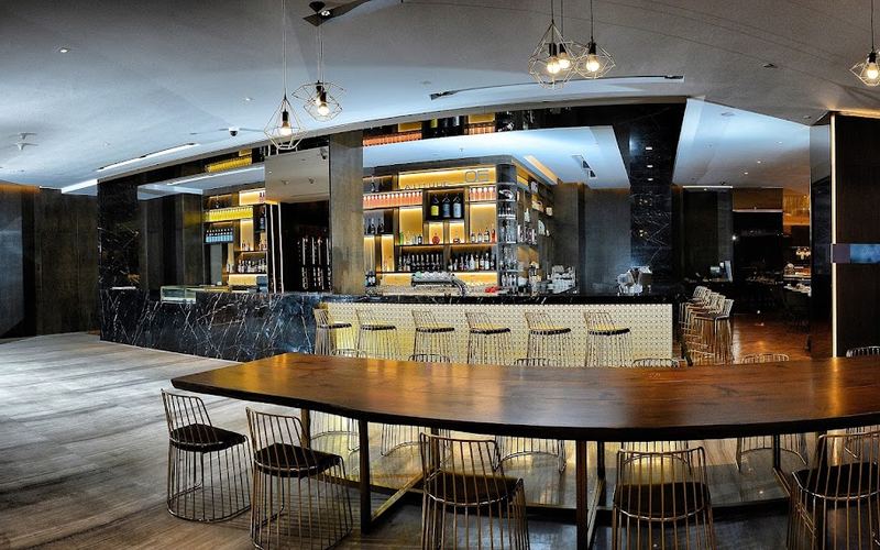 Latitude 05 — Hotel bar in City Centre