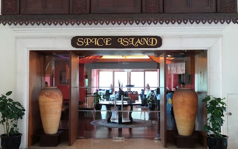 Spice Islands — Hotel bar in KK Times Square