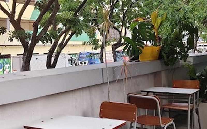 WOOF cafe and bar — Bar in Waterfront / Api-Api