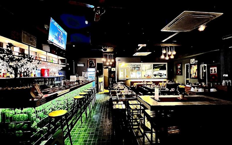 MaPit’z AKA D’ Blue Corner — Bar & restaurant in Tanjung Aru
