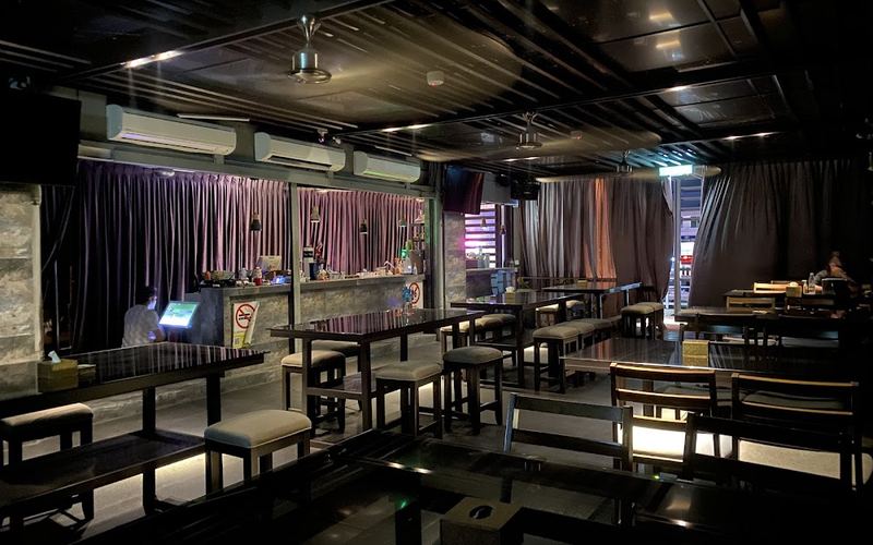 High 5 Cafe and Bar — Bar in Luyang