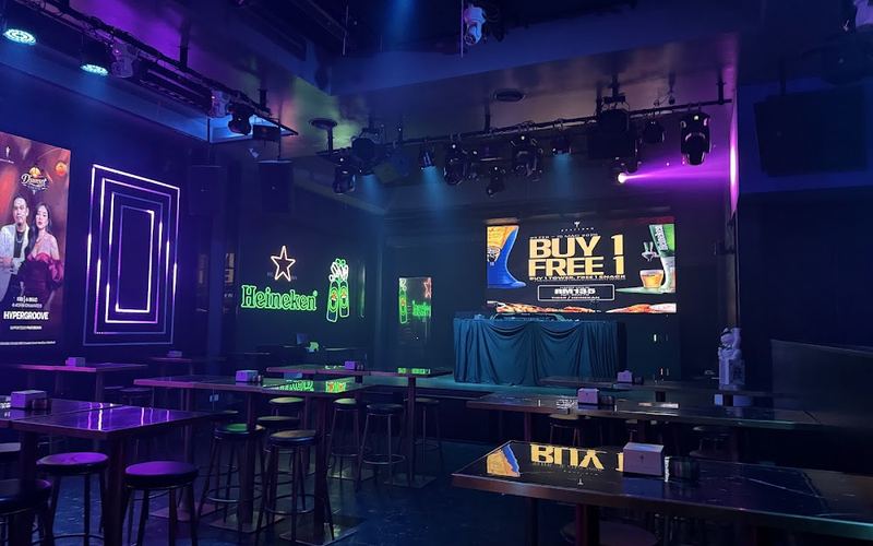 Poseidon Waterfront — Club in Waterfront / Api-Api
