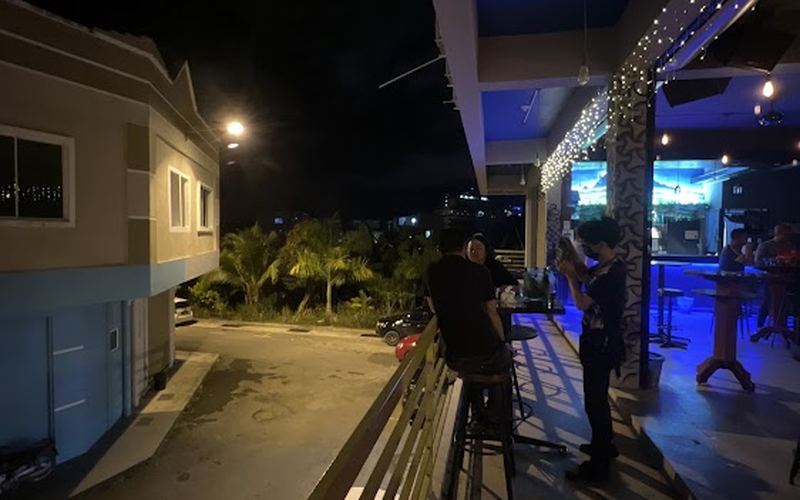 FOREVER YOUNG BAR & LOUNGE — Bar in Penampang / Donggongon