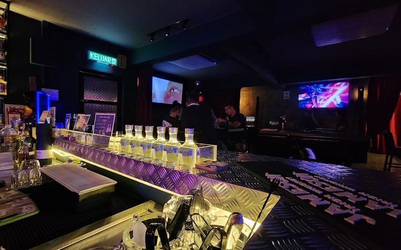 Hijau & 6un9a — Bar in Luyang