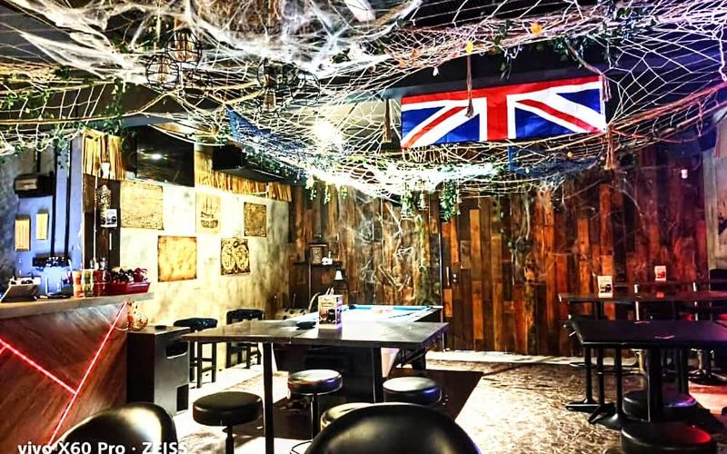 M bar Bornion 十三姨装修中心酒吧 — Bar in Luyang