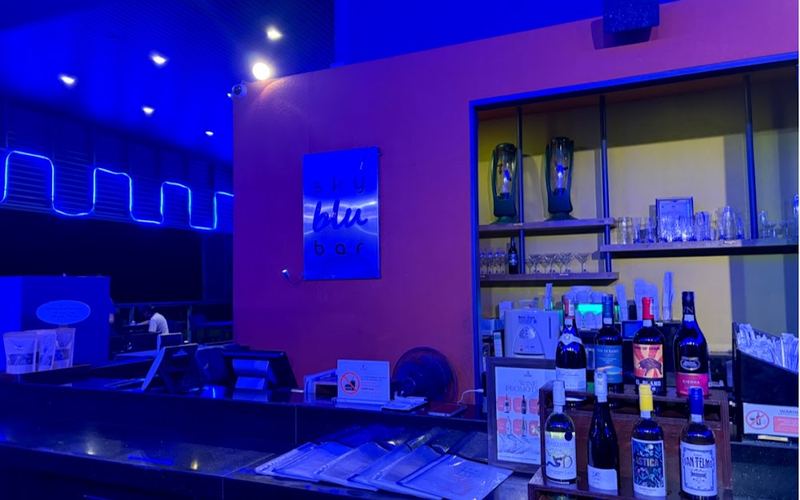 Sky Blu Bar — Hotel bar in Waterfront / Api-Api