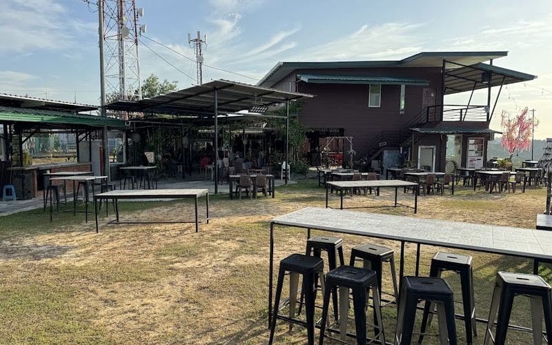 The Tipsy Asi — Bar & restaurant in Putatan