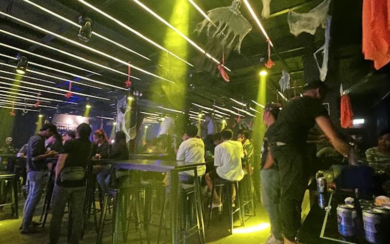 SPARK BAR INANAM TAIPAN — Bar in Inanam