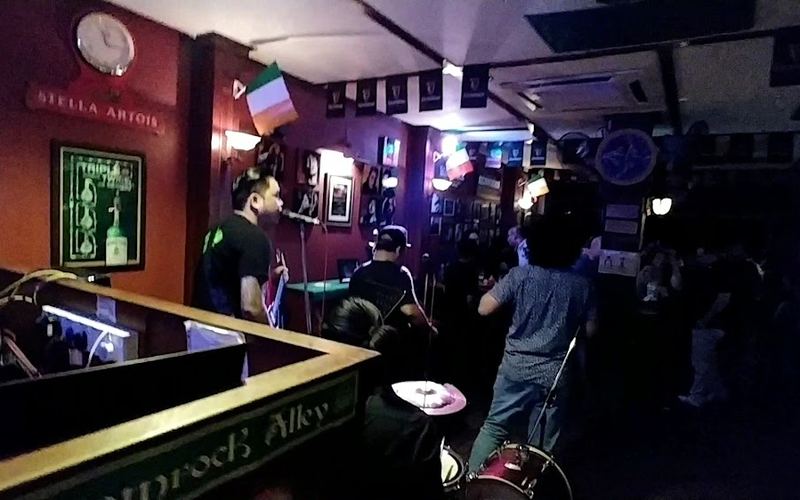 The Shamrock Irish Bar — Pub in Waterfront / Api-Api