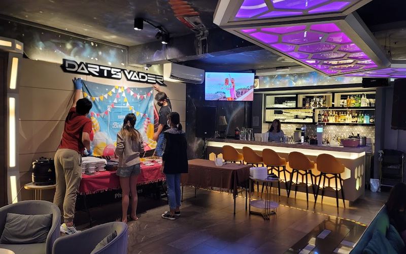 Darts Vader Wine & Bistro — Bar in Luyang