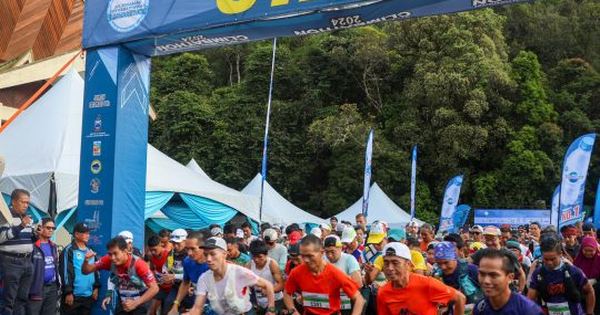Runners leaving the Climbathon start line at a past edition. Photo: Sabah Tourism Board